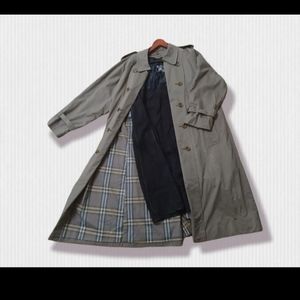 Authentic Burberry Trench Coat. Khaki. 36R. Like new. Width 60cm Length 128cm